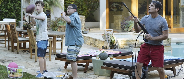 Modern Family Temporada 6 Capítulo 17 Recap: "Closet? You'll Love It!"