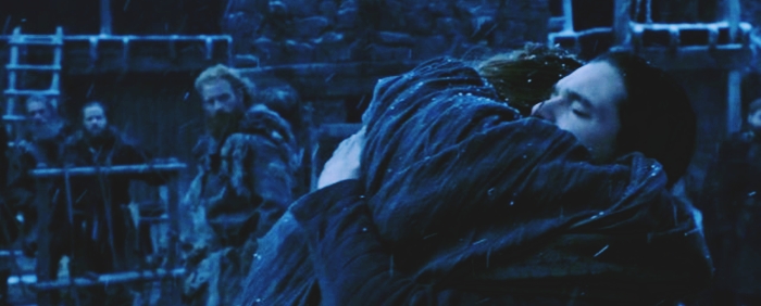 Jon y Sansa se abrazan después de varias temporadas sin verse.