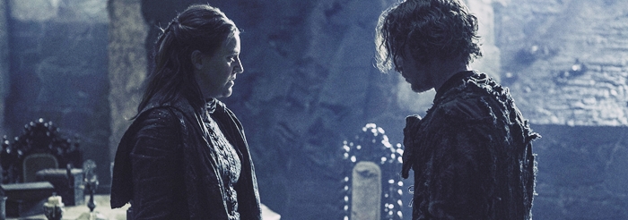 Theon, finalmente, ayudará a su hermana.
