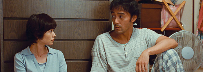 Yoko Maki discutiendo con Hiroshi Abe en 'Después de la tormenta'