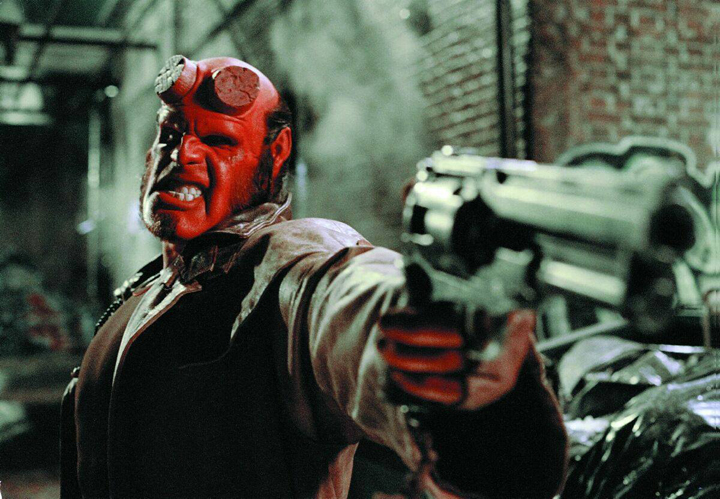 El guionista del reinicio de Hellboy habla: Será más oscura, al estilo de Mignola