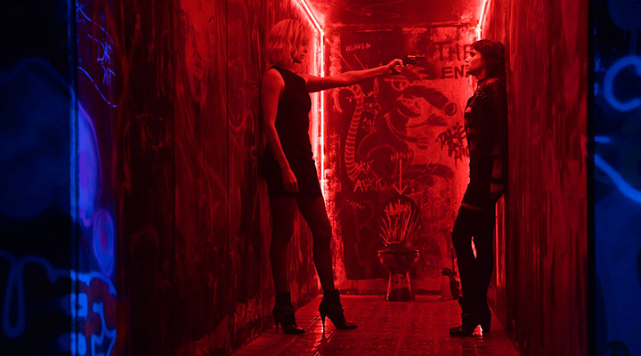 Charlize Theron y Sofia Boutella en 'Atómica'