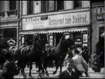 Ein Lokomotivtransport der Sächsischen Maschinenfabrik in Chemnitz durch die Straßen am 28.6.1898 nachmittags 2 Uhr